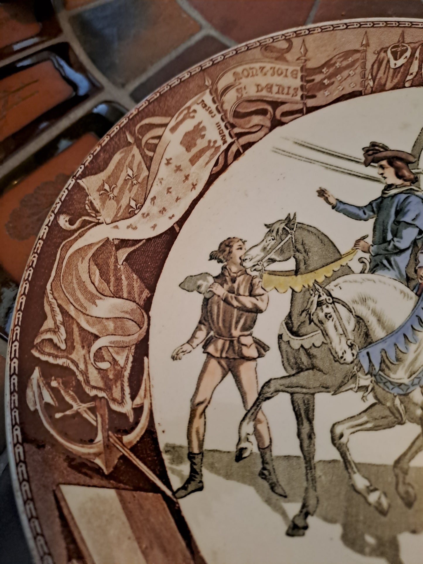 Assiette sarreguemines. Départ de Jeanne d'Arc pour Chinon.