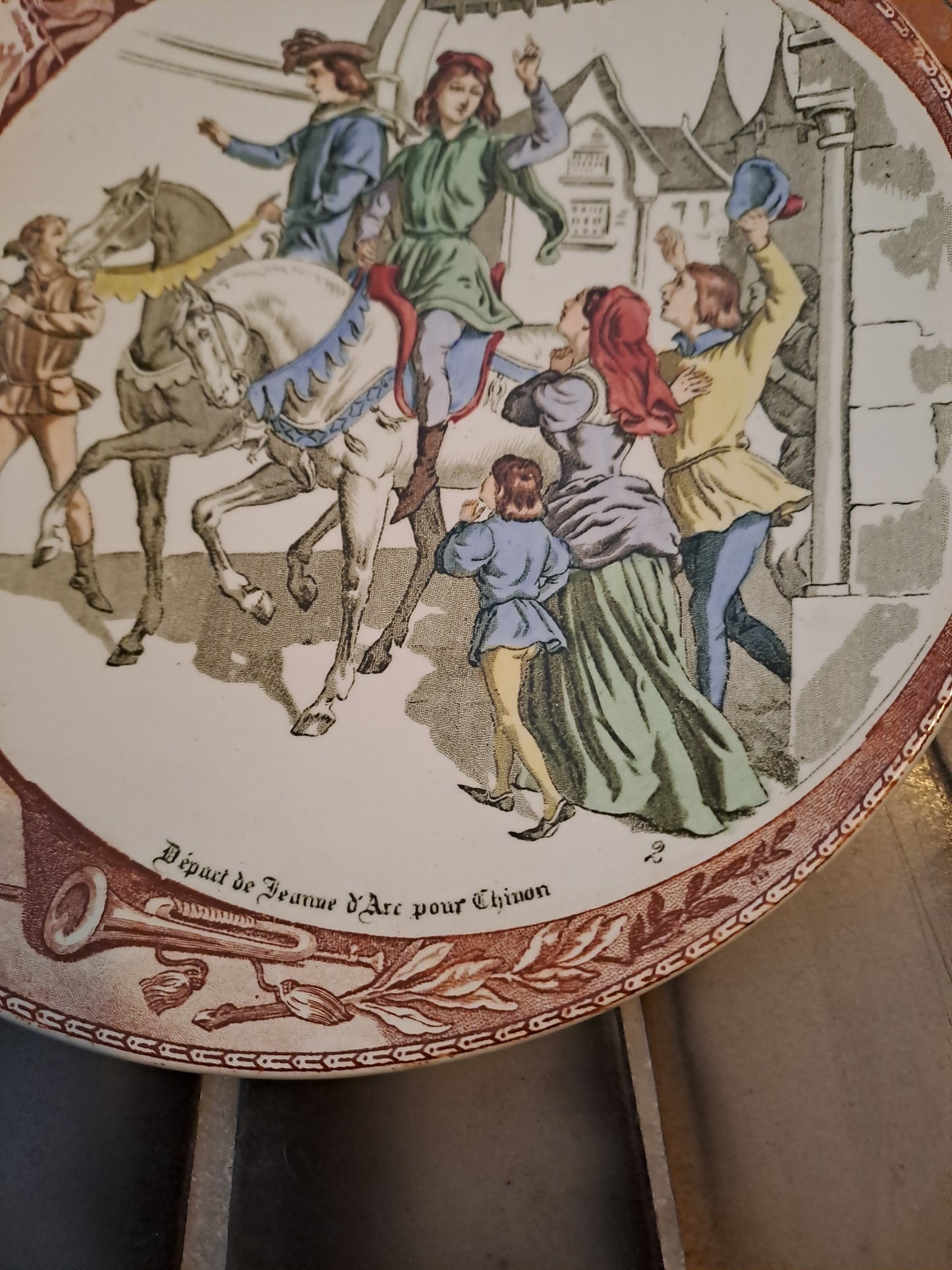 Assiette sarreguemines. Départ de Jeanne d'Arc pour Chinon.
