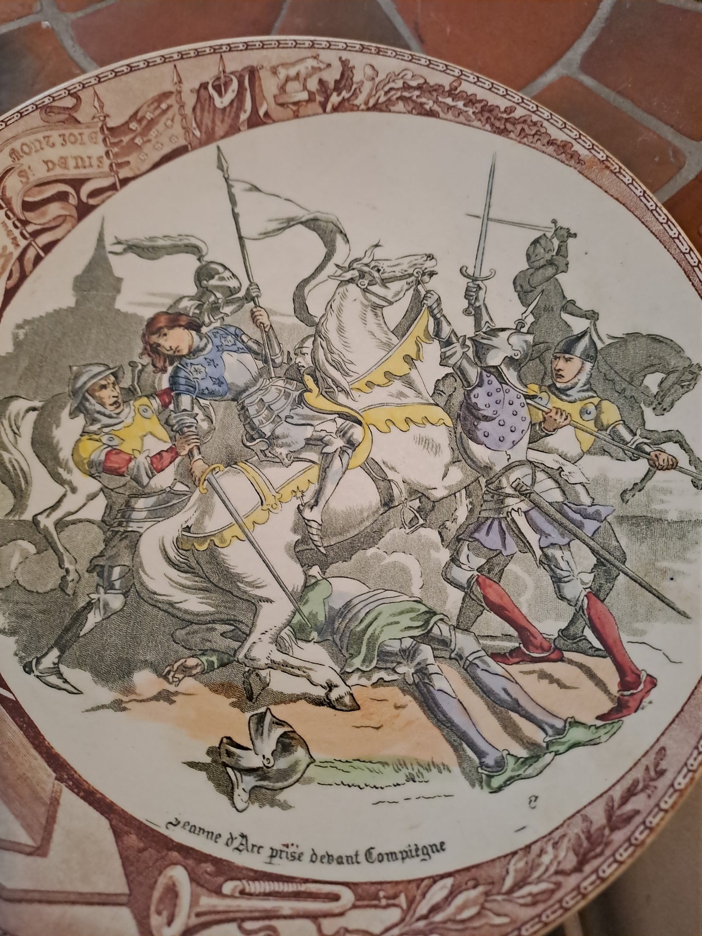 Assiette décorative. Sarreguemines. Jeanne d'Arc Prise Devant Compiègne.
