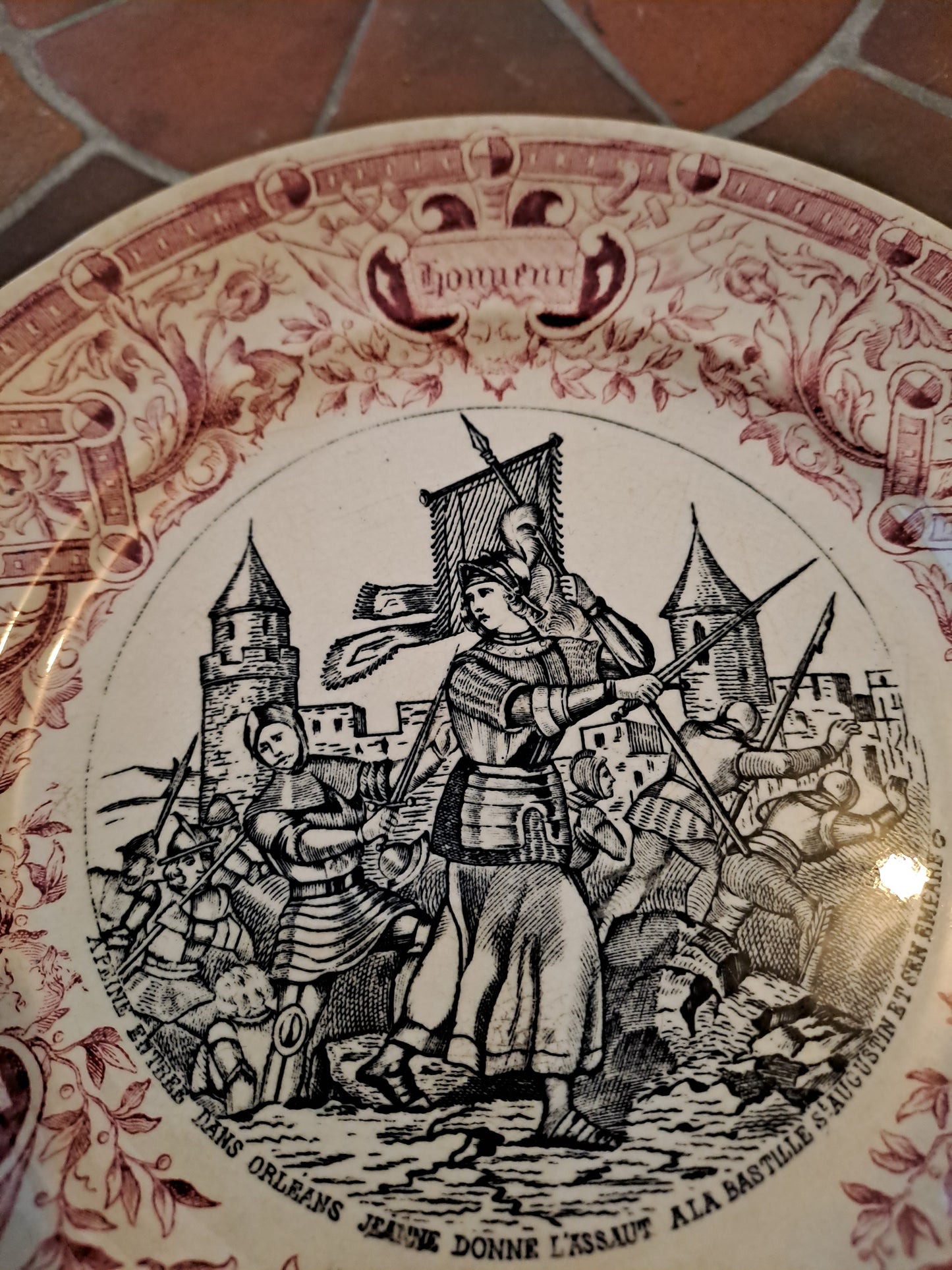 Assiette décorative. Sarreguemines. Jeanne d'arc Entre Dans Orléans Donne L'assaut