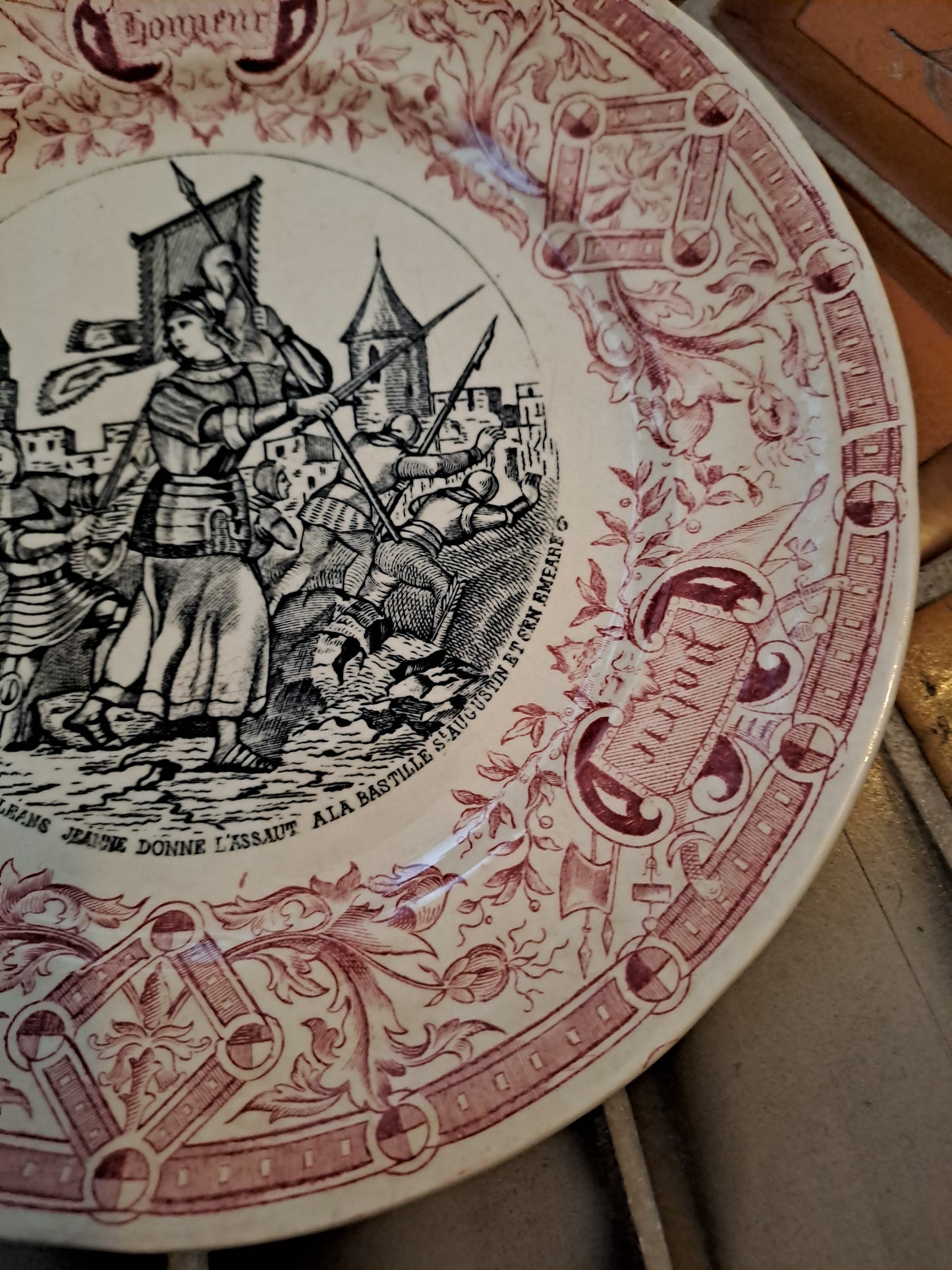 Assiette décorative. Sarreguemines. Jeanne d'arc Entre Dans Orléans Donne L'assaut