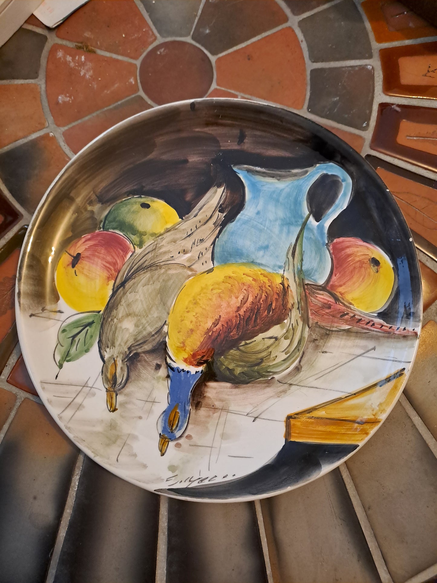 Assiette murale. Nature Morte Aux Pigeons. Signé.