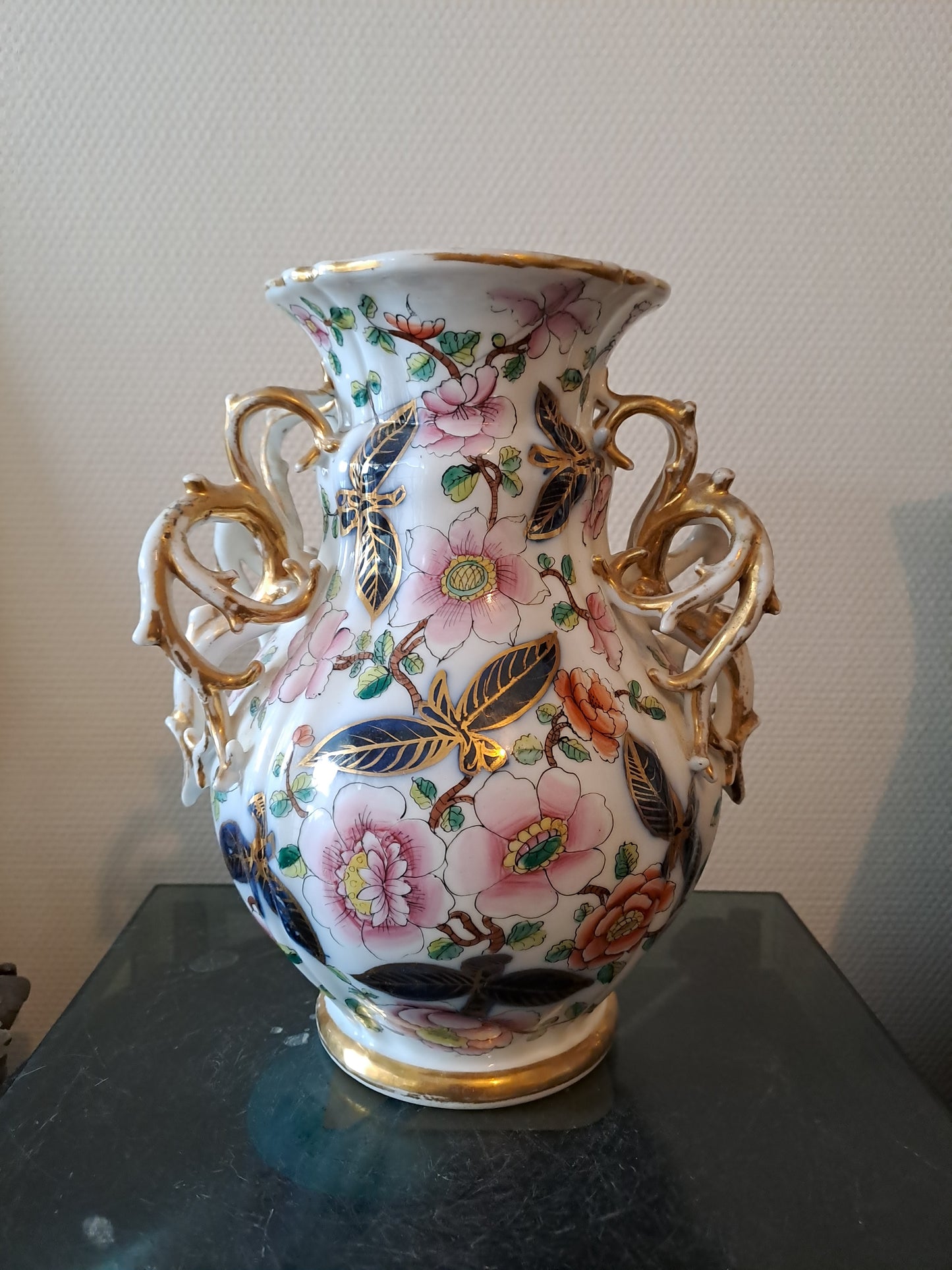 Vase En Porcelaine de Bayeux. Période Gosse ( 1849-1877).