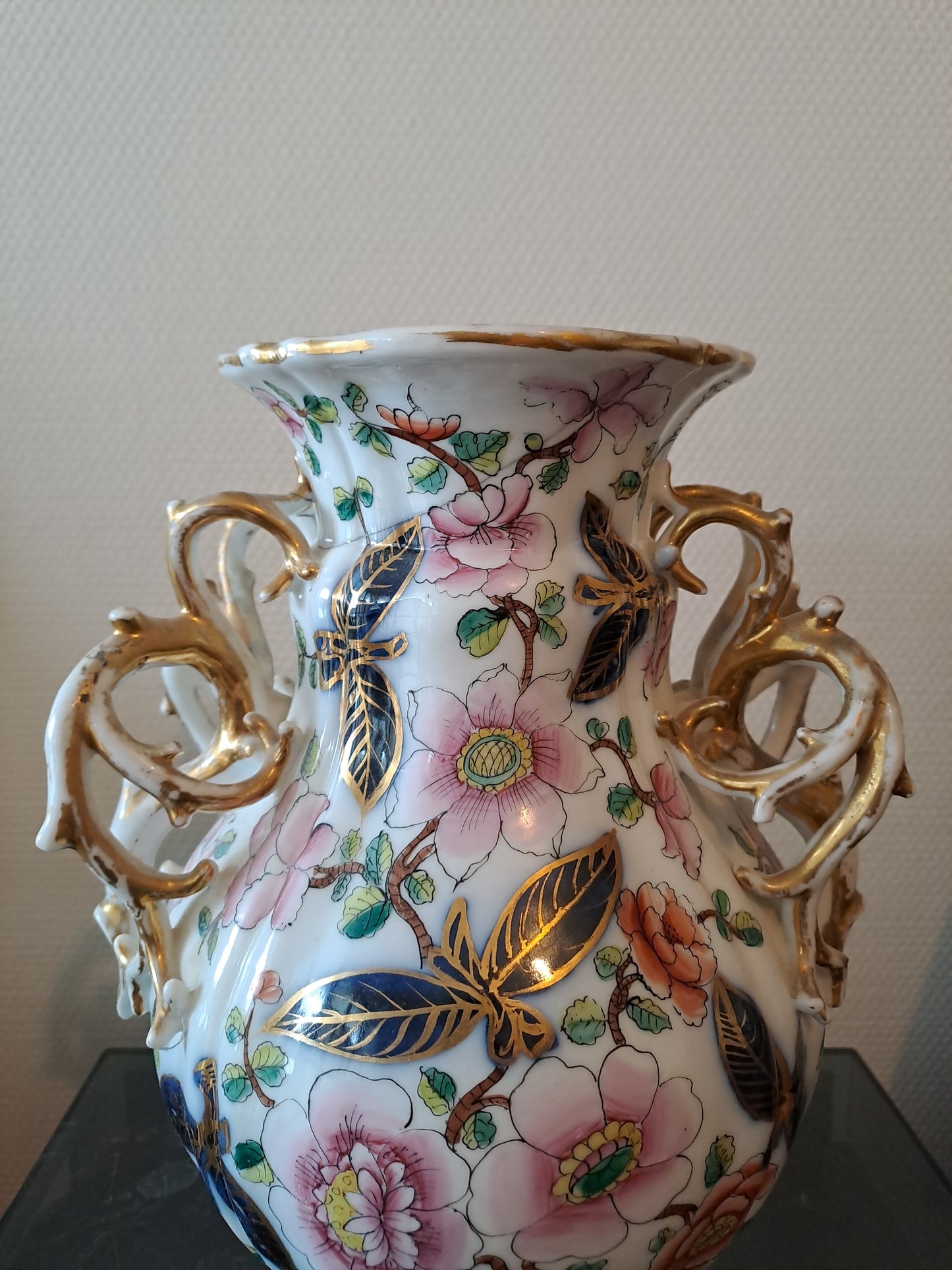 Vase En Porcelaine de Bayeux. Période Gosse ( 1849-1877).