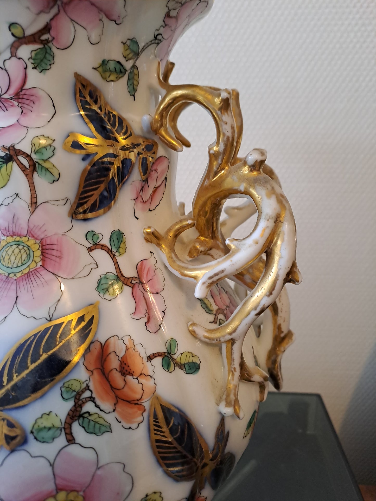 Vase En Porcelaine de Bayeux. Période Gosse ( 1849-1877).