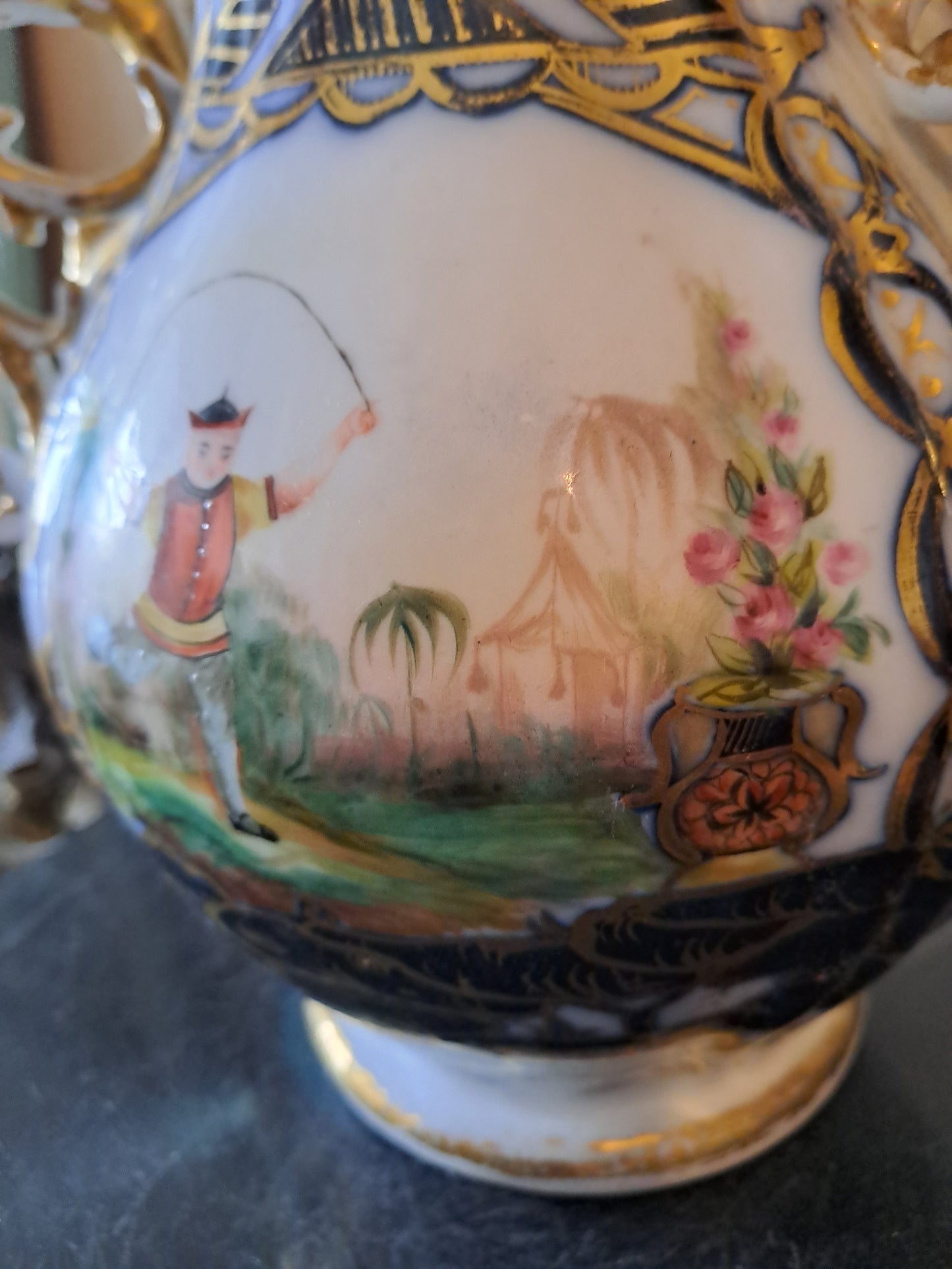 Vase En Porcelaine de Bayeux. Période Gosse ( 1849-1877).
