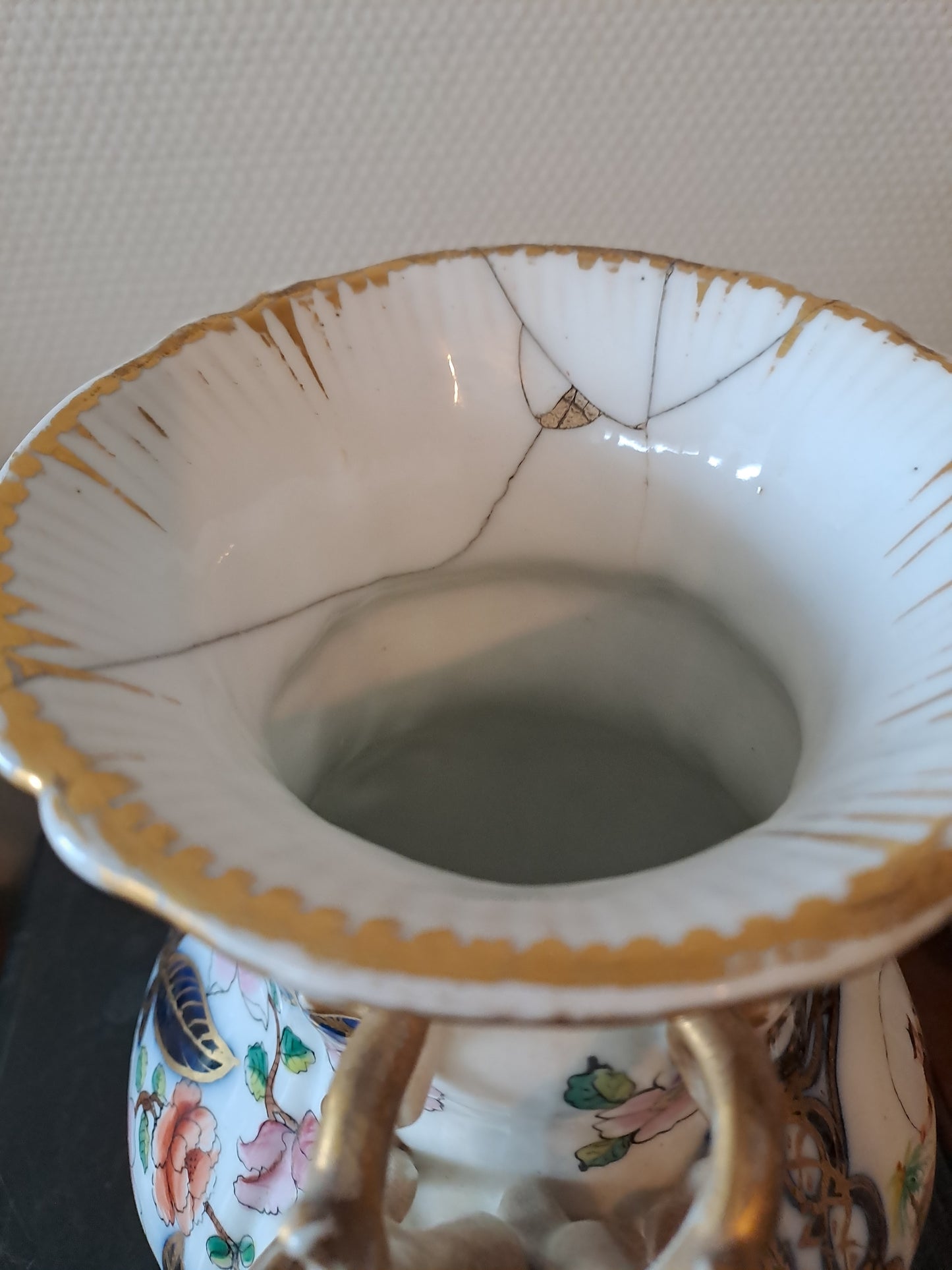 Vase En Porcelaine de Bayeux. Période Gosse ( 1849-1877).
