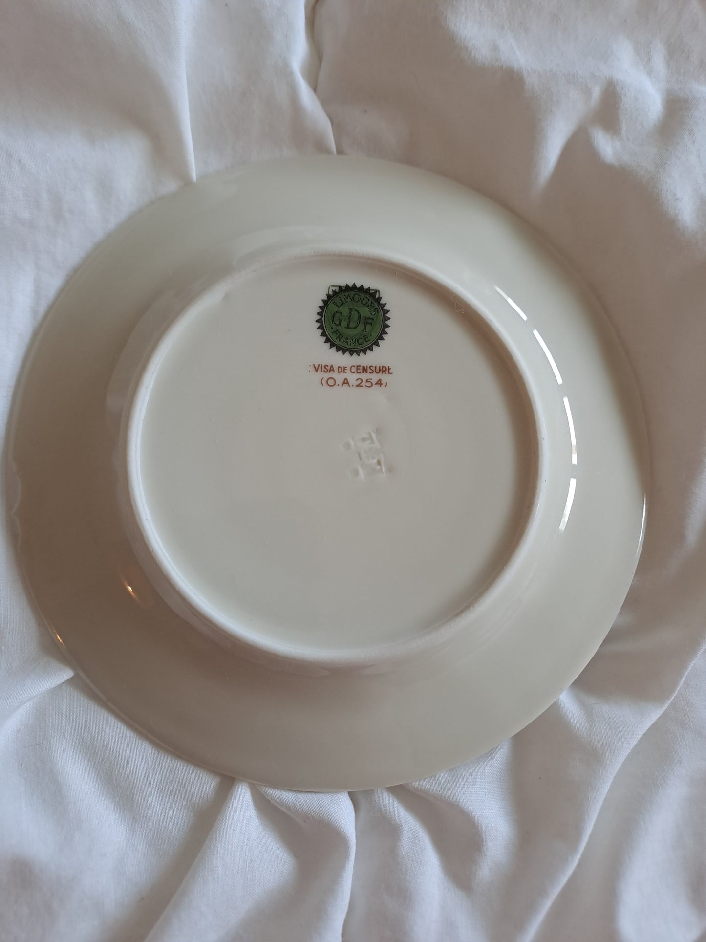 Assiette décorative représentant Philippe Pétain. Porcelaine Limoges France.