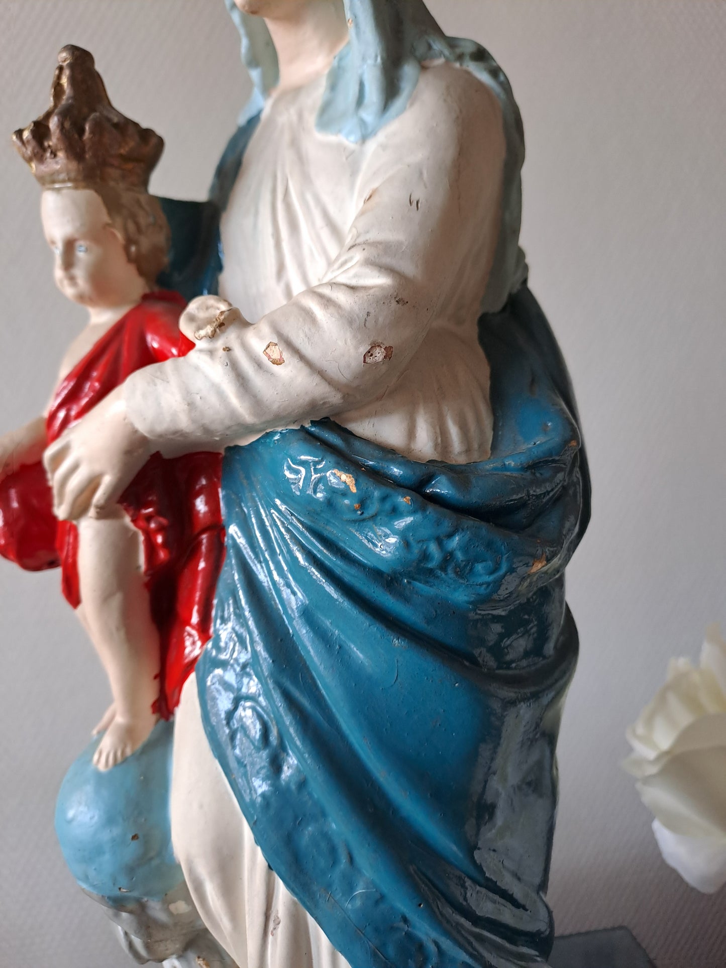 Statue représentant Notre-Dame des Victoires. 46 cm de haut. Vintage. Ancien. N°2.