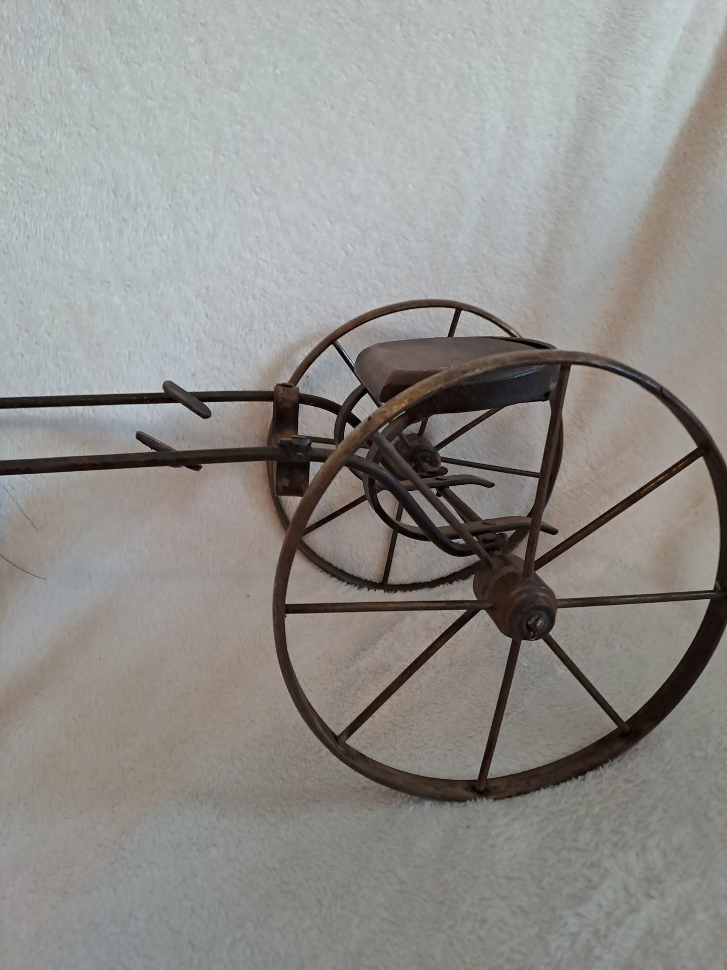 Caleche de course avec son cheval. Jouet vintage de collection.