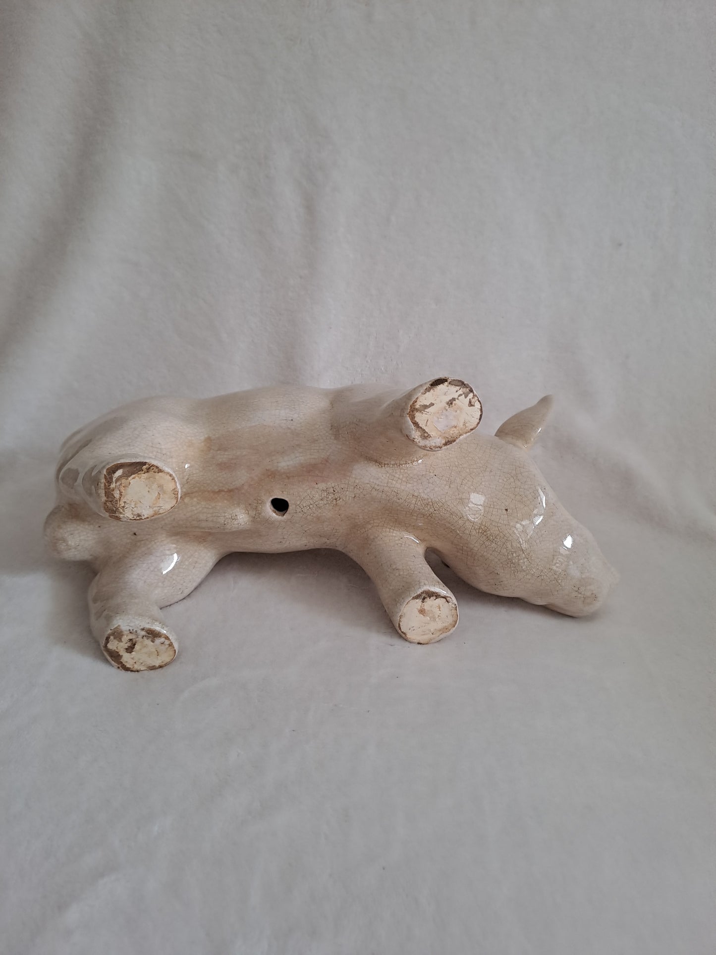 Cochon en céramique craquelée. 31 cm x 16 cm.