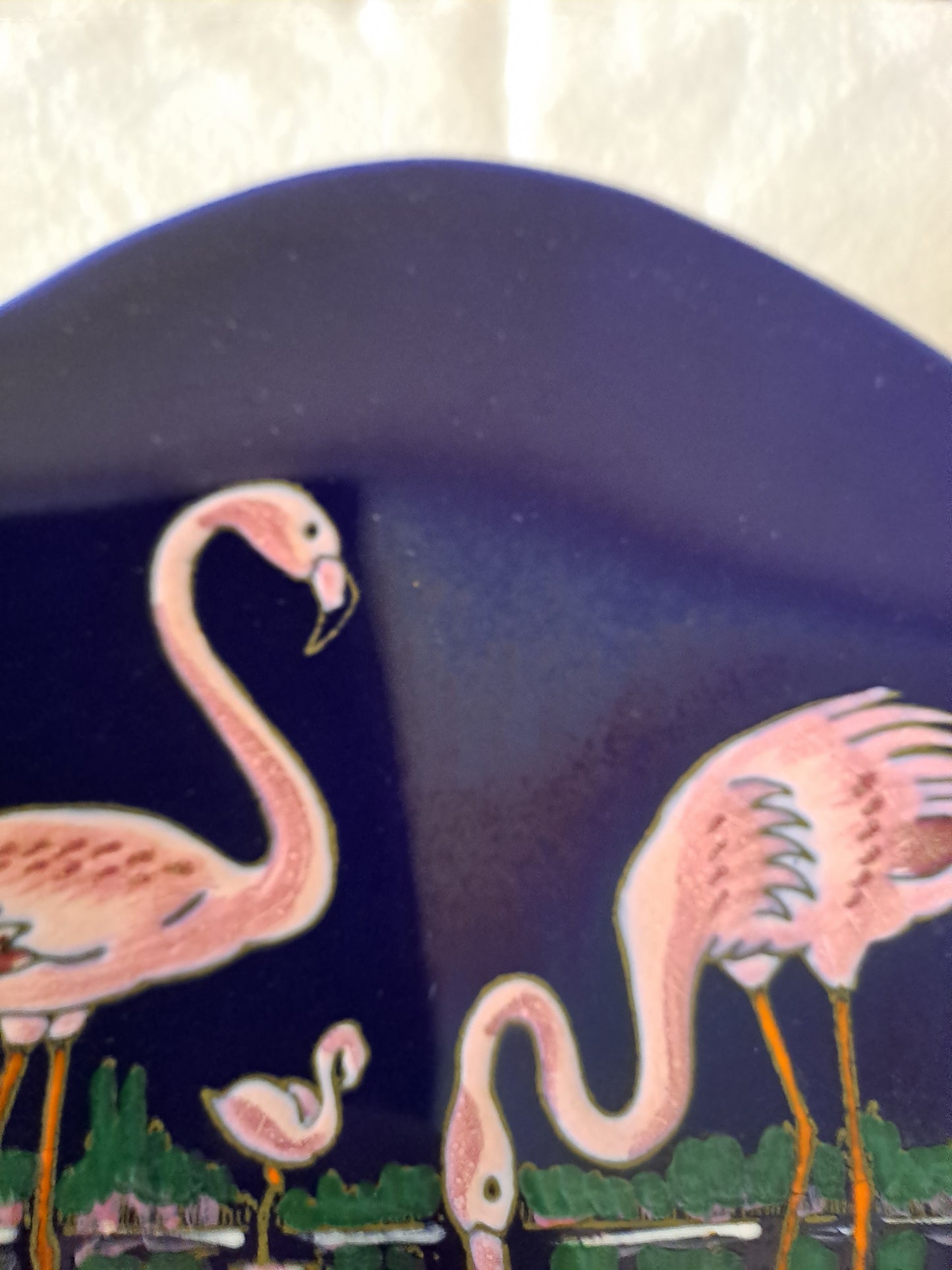 Assiette Murale Longwy Figurant Trois Flamands Roses. Grand Feu. Numéroté 3522