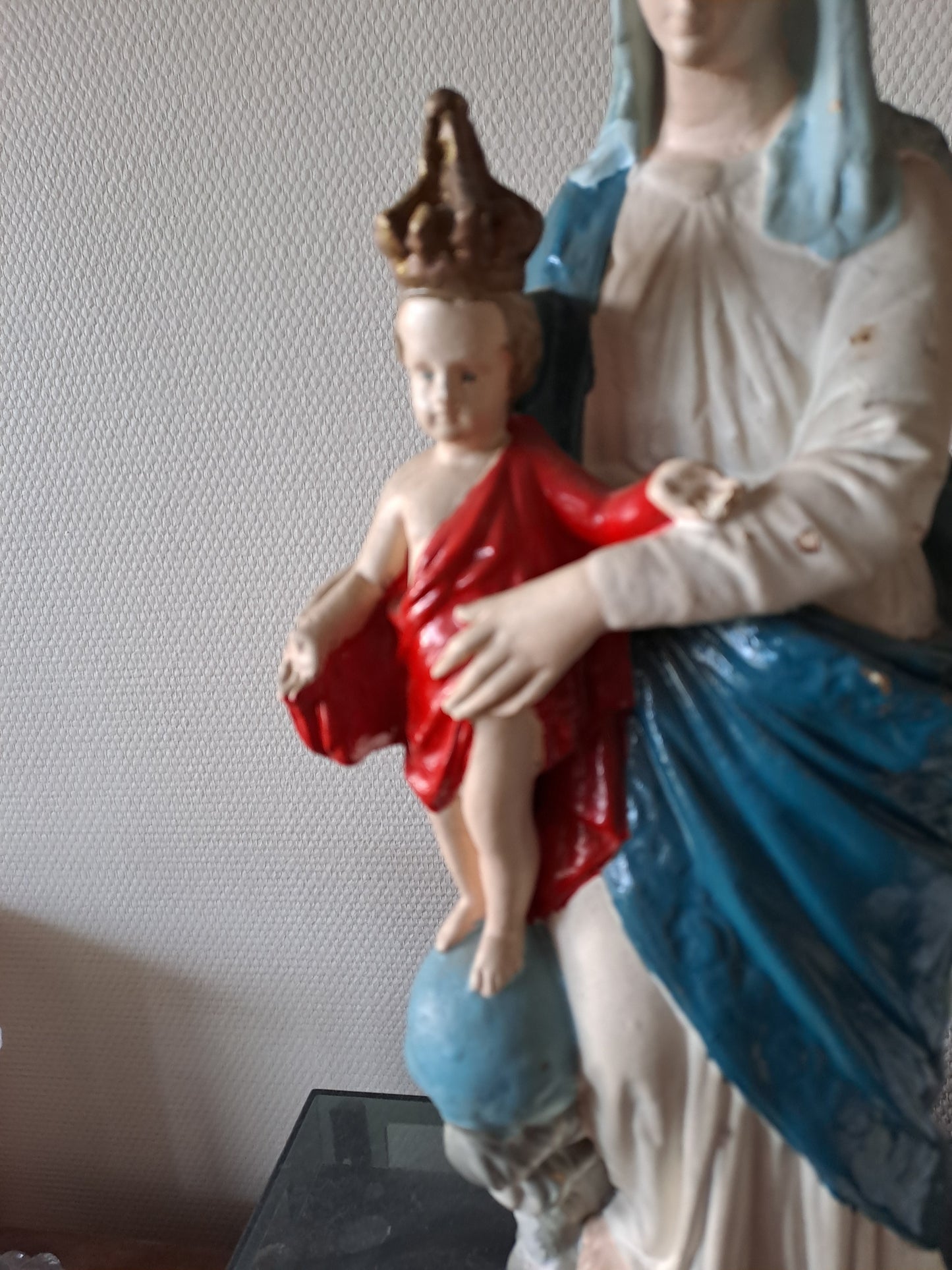 Statue représentant Notre-Dame des Victoires. 46 cm de haut. Vintage. Ancien. N°2.