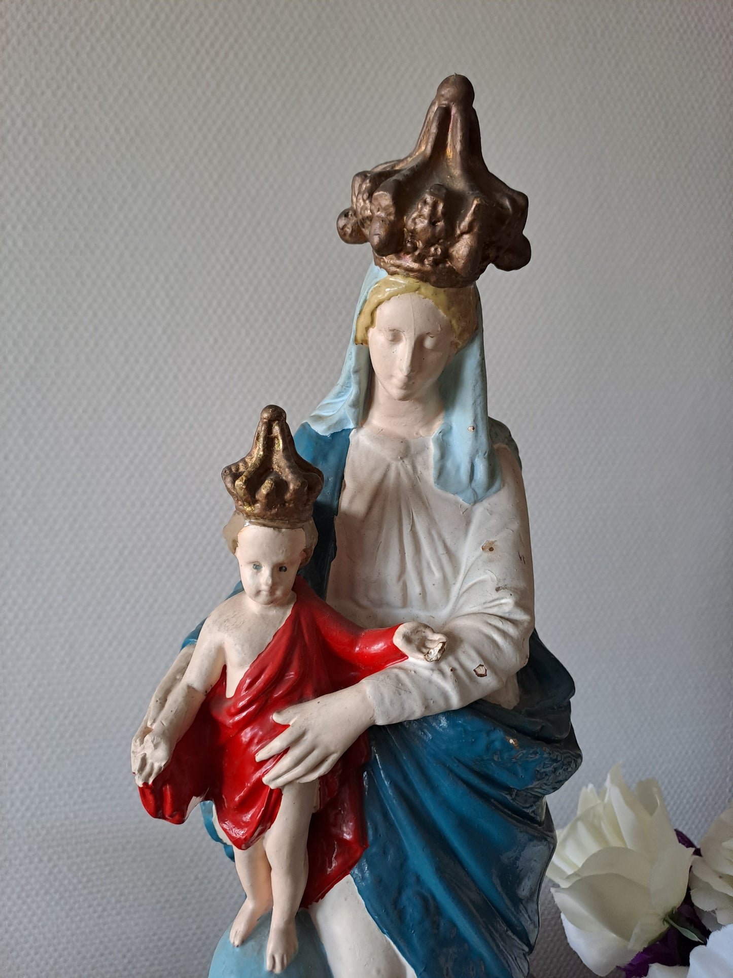 Statue représentant Notre-Dame des Victoires. 46 cm de haut. Vintage. Ancien. N°2.