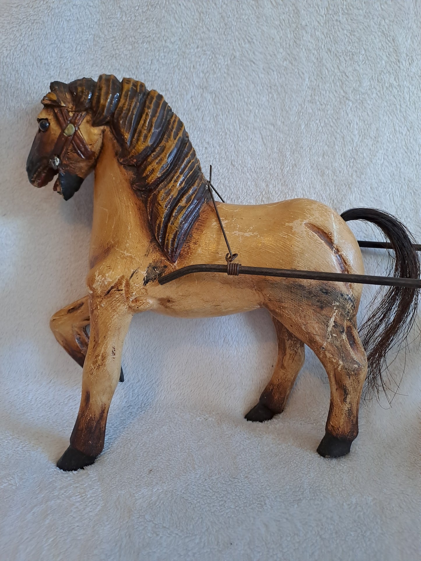 Caleche de course avec son cheval. Jouet vintage de collection.