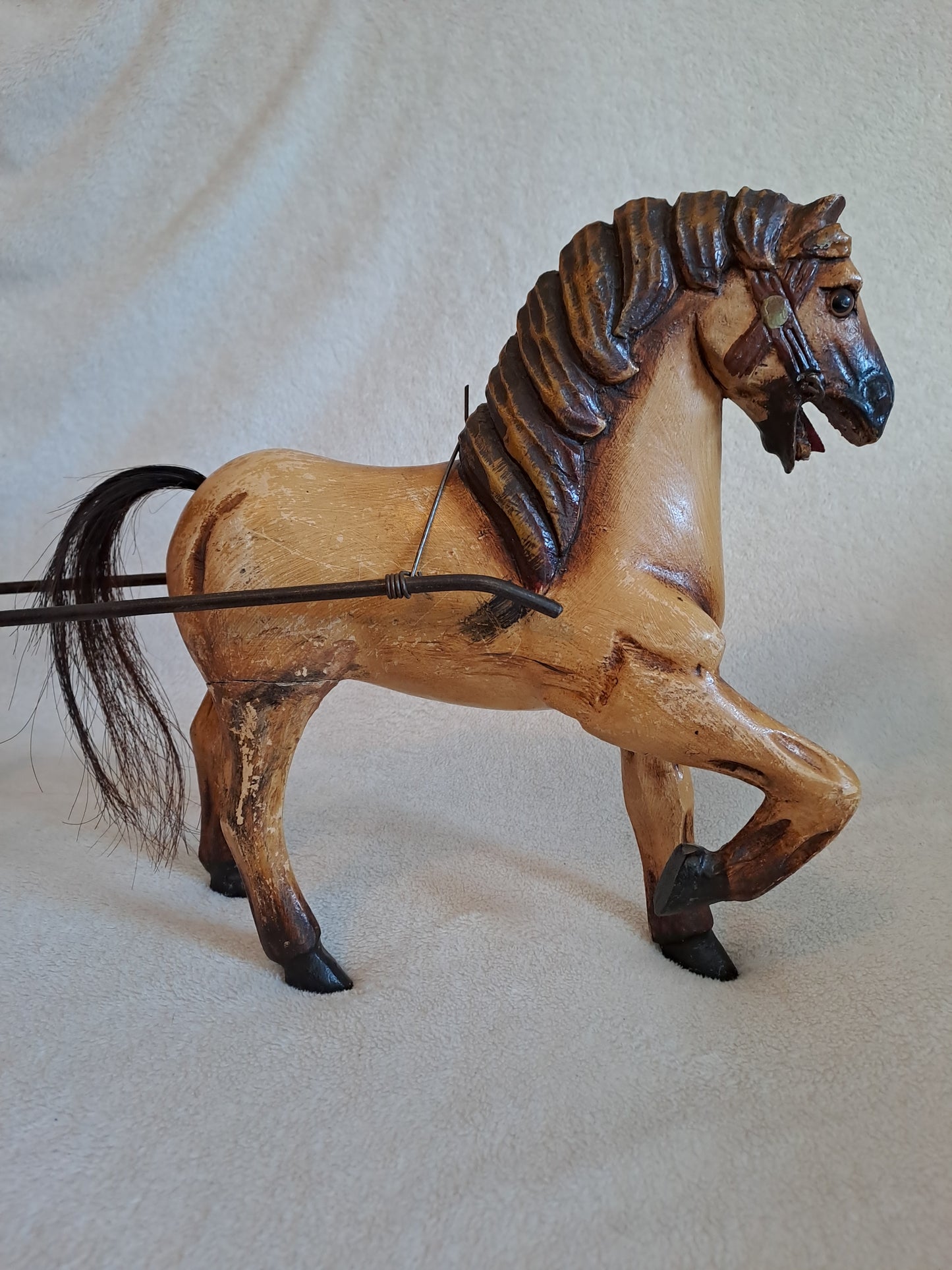 Caleche de course avec son cheval. Jouet vintage de collection.