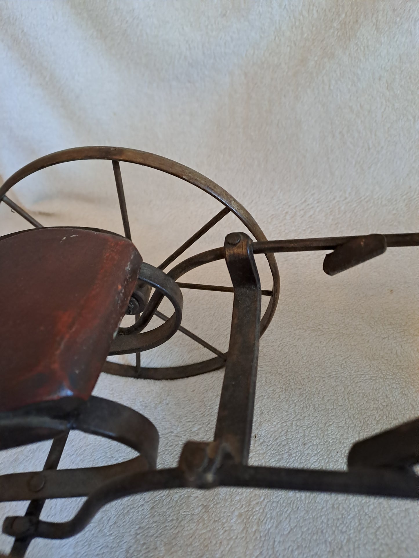 Caleche de course avec son cheval. Jouet vintage de collection.