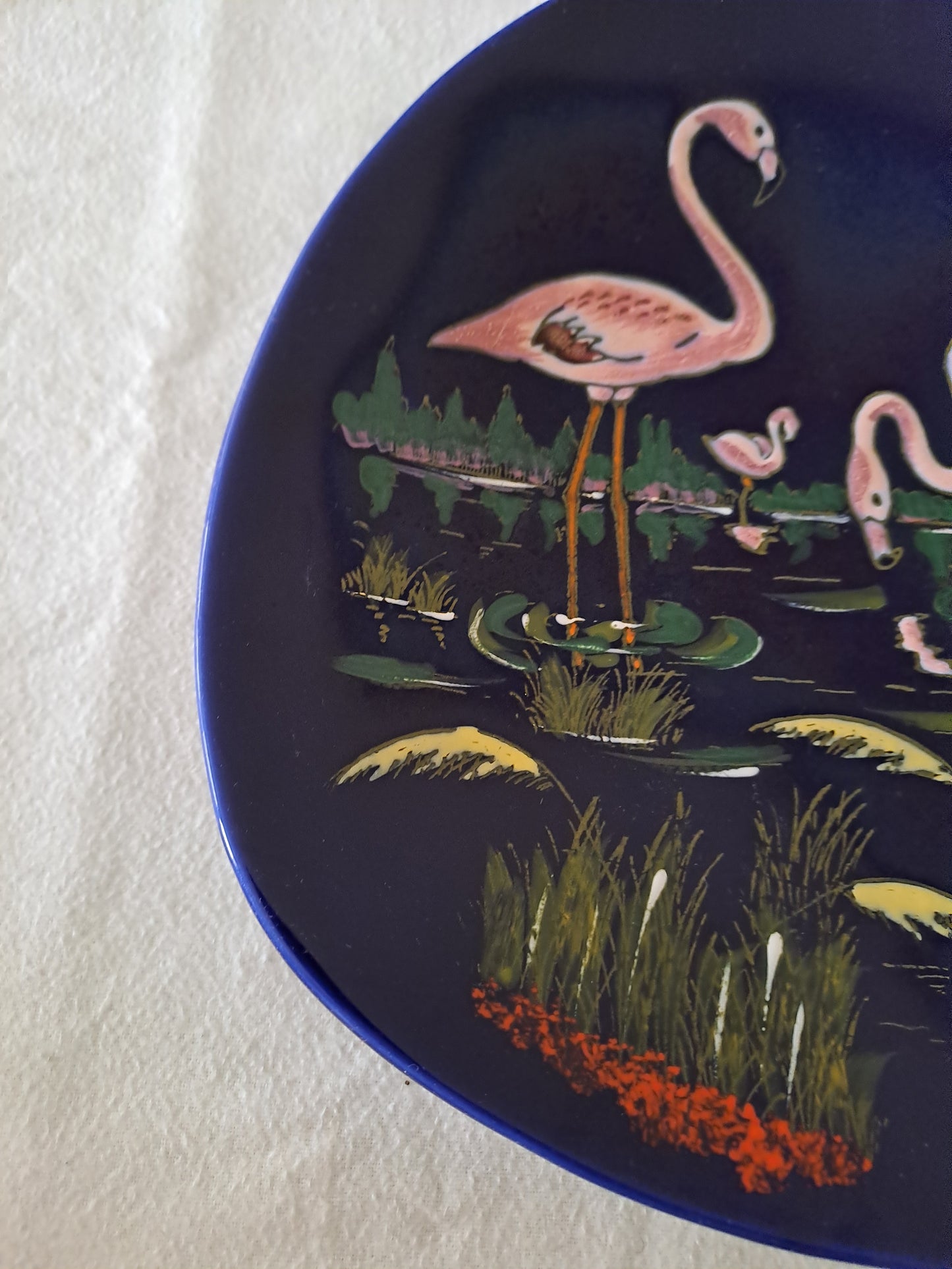 Assiette Murale Longwy Figurant Trois Flamands Roses. Grand Feu. Numéroté 3522