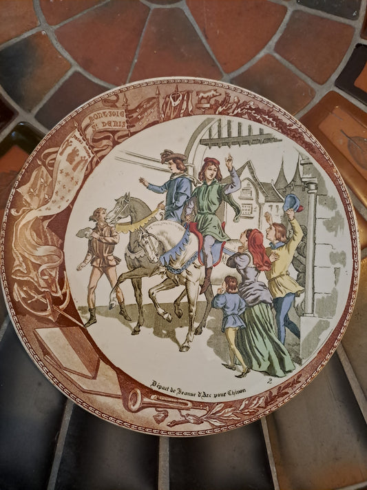 Assiette sarreguemines. Départ de Jeanne d'Arc pour Chinon.