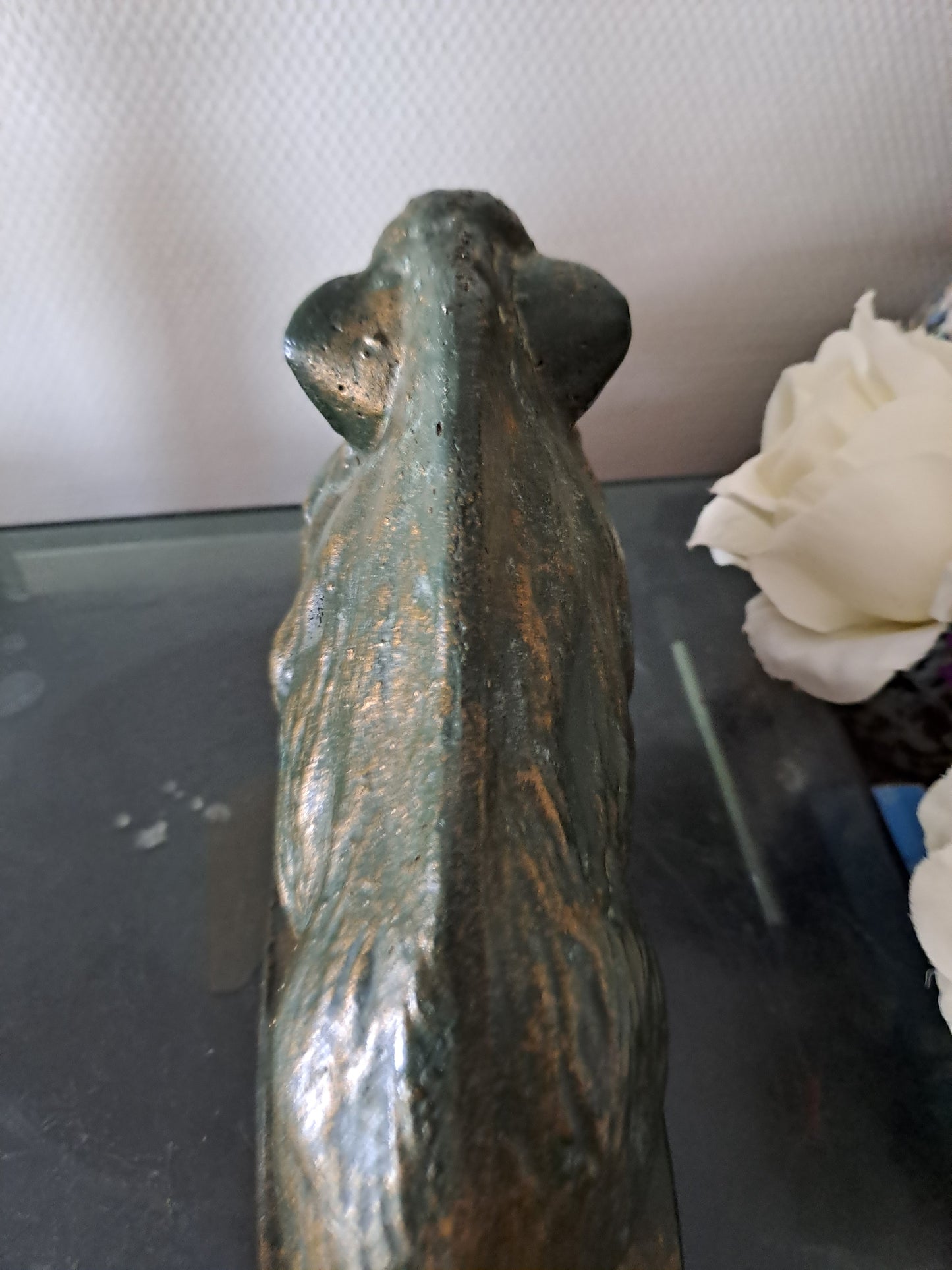 Statue représentant une sanglier. 18 cm x 28 cm x 10 cm.