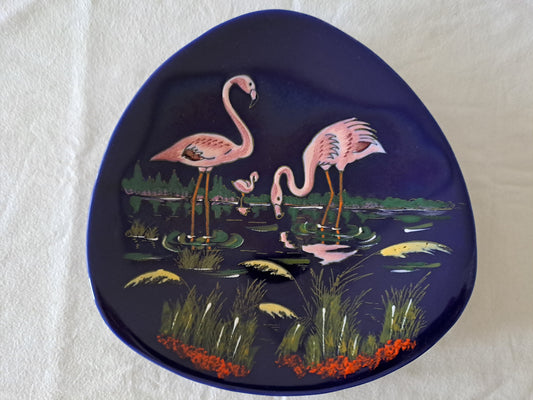 Assiette Murale Longwy Figurant Trois Flamands Roses. Grand Feu. Numéroté 3522