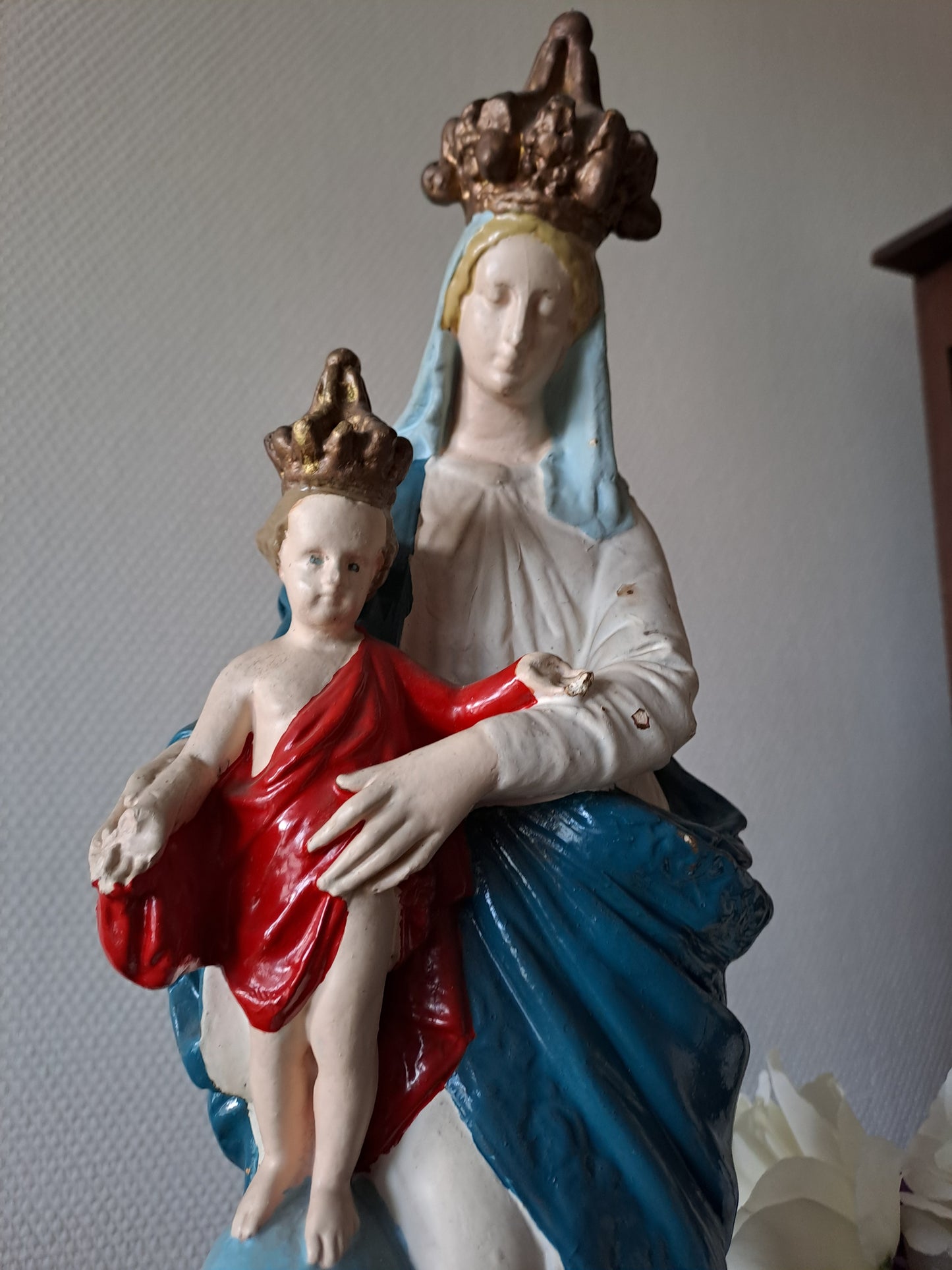 Statue représentant Notre-Dame des Victoires. 46 cm de haut. Vintage.  Ancien. N°2.